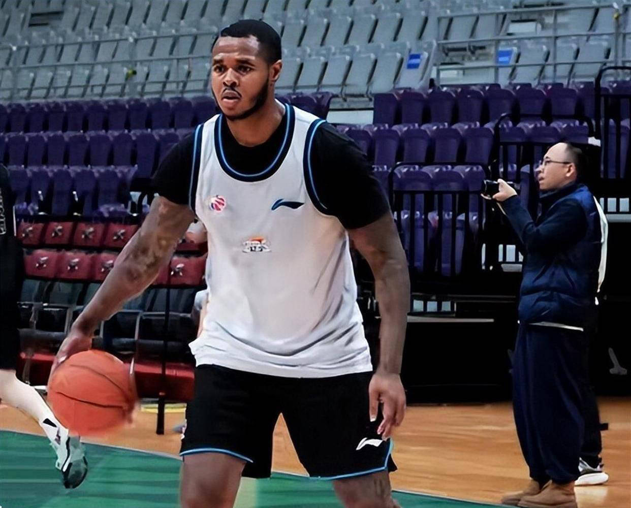 开云体育下载-关于深圳男篮训练开放日，今夜止住颓势引欢呼，欧超杯在即，球队文化再被提及的信息