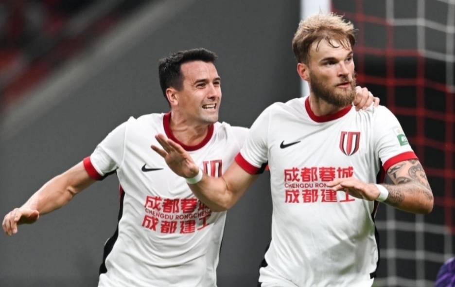 开云APP-转会期突围战来临，成都蓉城围绕欧超杯更衣室发声，目标明确，年轻球员得到机会的简单介绍