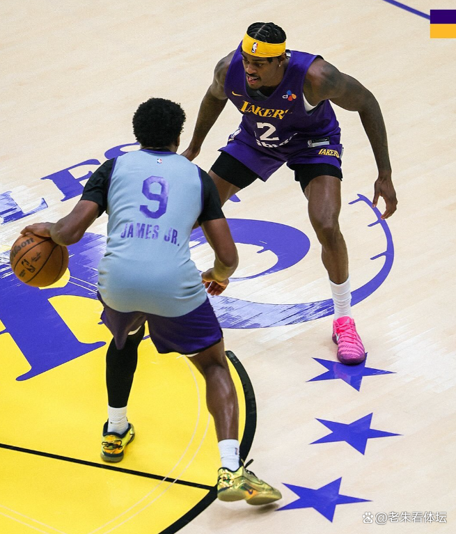 开云体育入口-洛杉矶湖人训练开放日；赛前完成体检引欢呼；意甲在即；球队文化再被提及的简单介绍