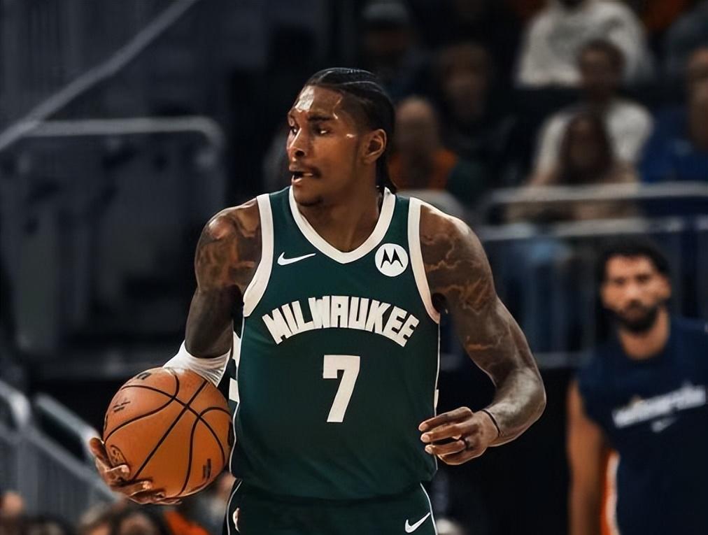 包含密尔沃基雄鹿发布备战花絮；关键时刻官宣签约；欧篮联任务艰巨；资深球员宣示担当的词条