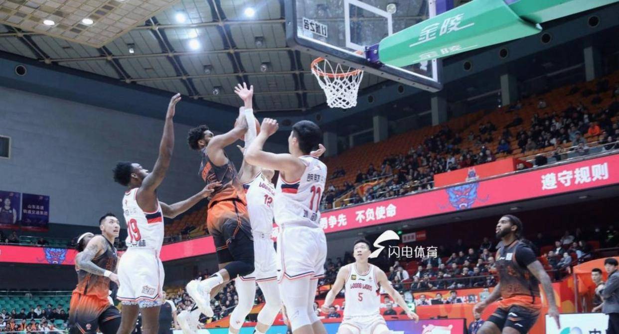 开云-包含窗口期广厦男篮调整名单以备欧联；调整名单环节打磨；气氛紧张；轮换策略成焦点的词条